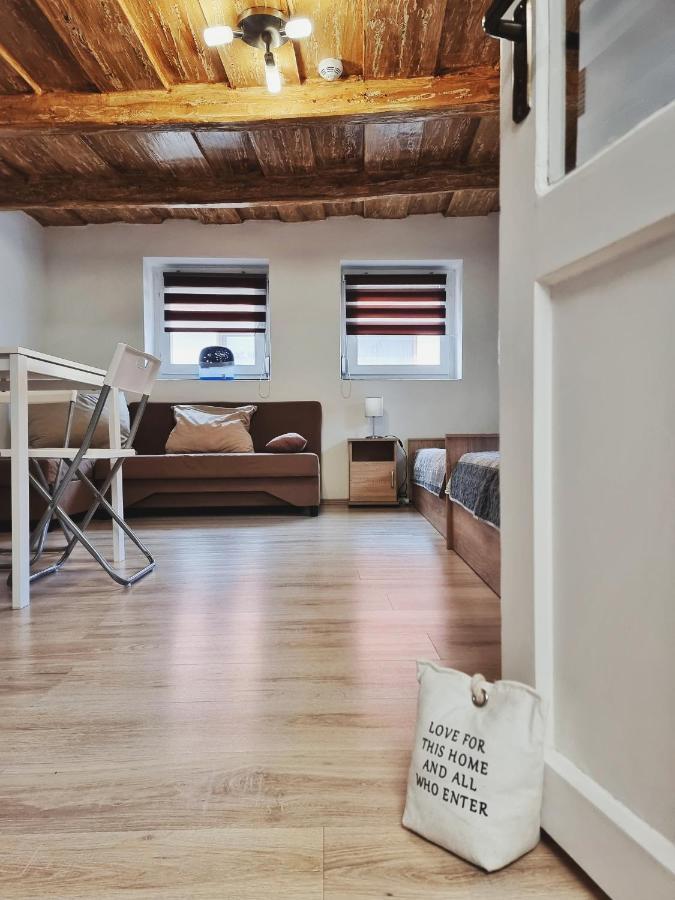 Апартаменти Gyongy Apartmanhazak Дьиндьиш Екстер'єр фото