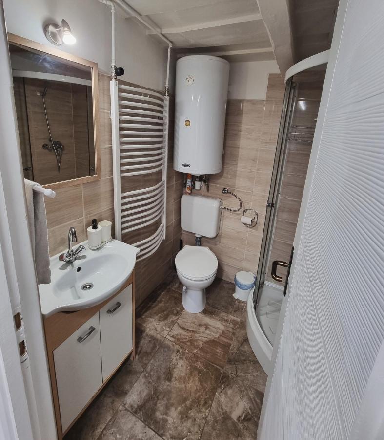 Апартаменти Gyongy Apartmanhazak Дьиндьиш Екстер'єр фото