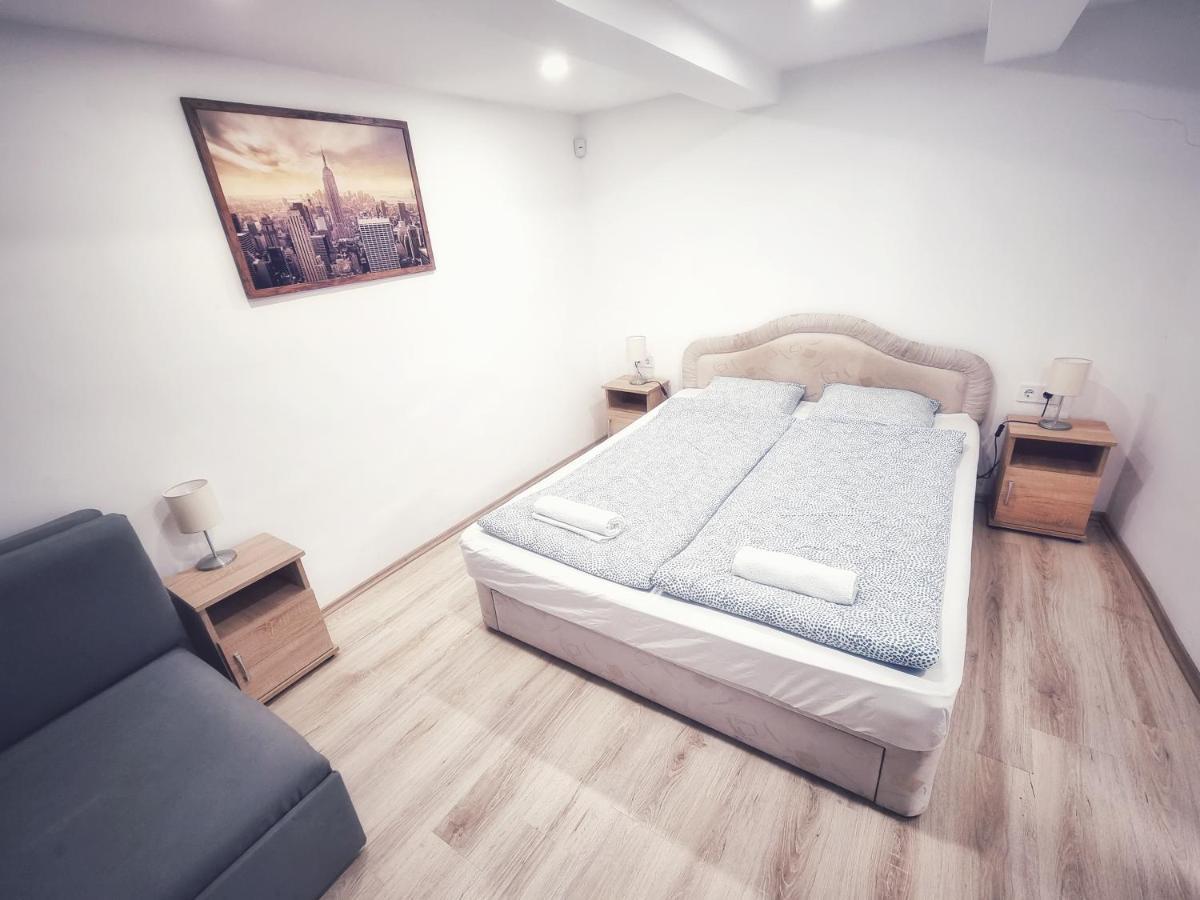 Апартаменти Gyongy Apartmanhazak Дьиндьиш Екстер'єр фото
