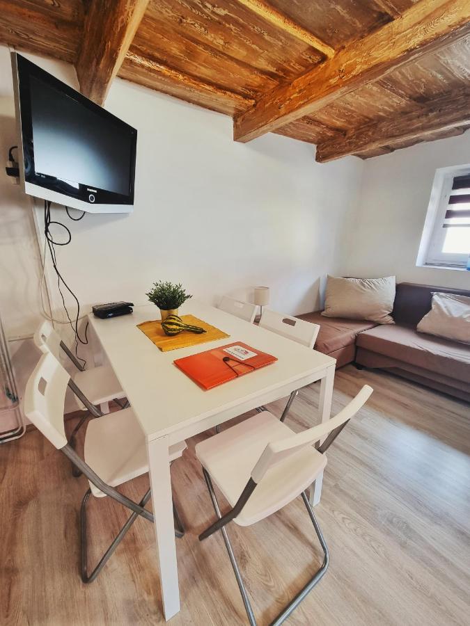 Апартаменти Gyongy Apartmanhazak Дьиндьиш Екстер'єр фото