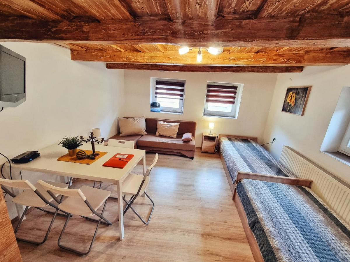 Апартаменти Gyongy Apartmanhazak Дьиндьиш Екстер'єр фото