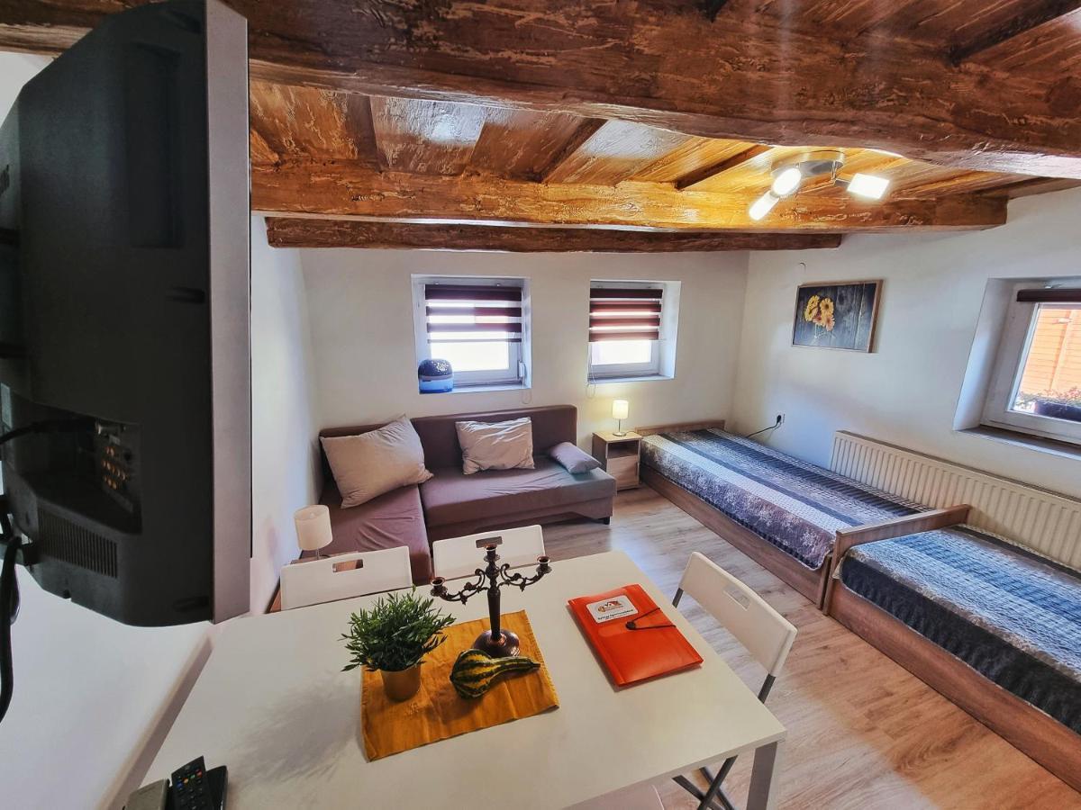 Апартаменти Gyongy Apartmanhazak Дьиндьиш Екстер'єр фото