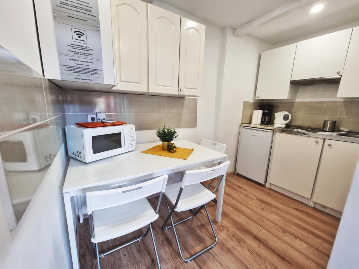 Апартаменти Gyongy Apartmanhazak Дьиндьиш Екстер'єр фото