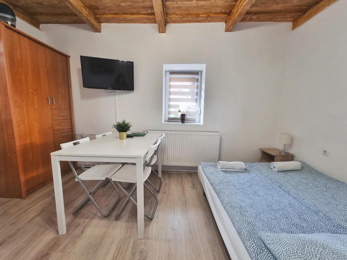 Апартаменти Gyongy Apartmanhazak Дьиндьиш Екстер'єр фото