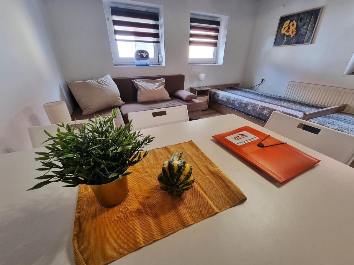 Апартаменти Gyongy Apartmanhazak Дьиндьиш Екстер'єр фото