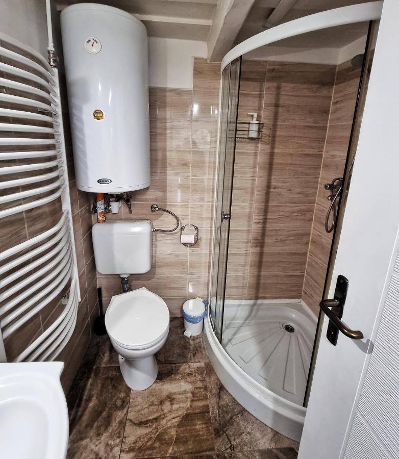 Апартаменти Gyongy Apartmanhazak Дьиндьиш Екстер'єр фото